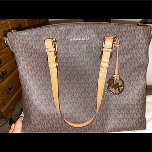 Micheal Kors “KARLA” handbag/tote